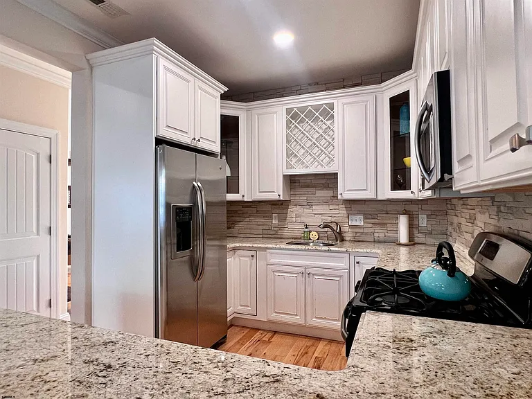 107 N Douglas Ave — Photo 9