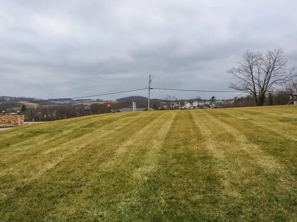 9 Fieldcrest Dr, Burgettstown, PA 15021