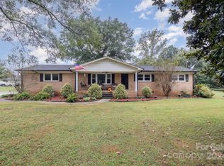 210 Pinkney Rd, Dallas, NC 28034