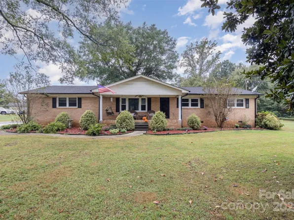 210 Pinkney Rd, Dallas, NC 28034