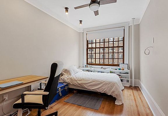 3rd image of 527 Cathedral Pkwy #31