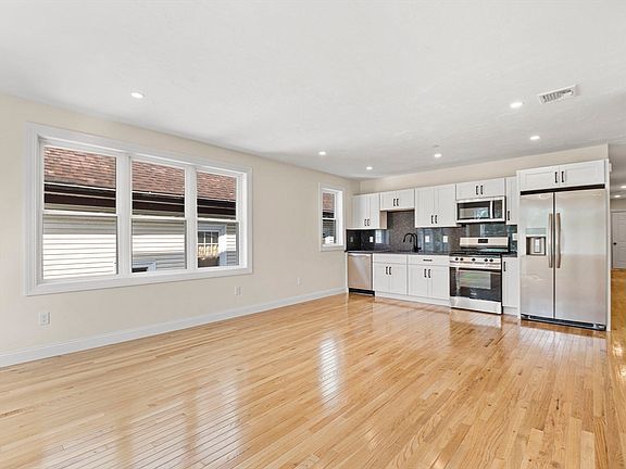 4th image of 21-23 Thornton St #3