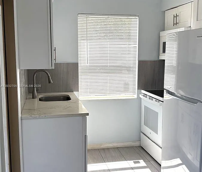 601 S 19th Ave #10 — Photo 6