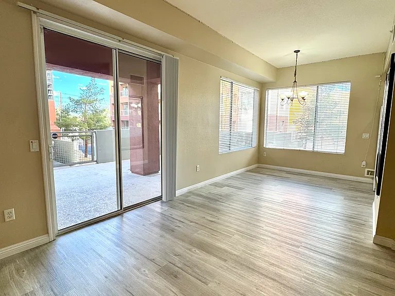 31 E Agate Ave #208 — Photo 4