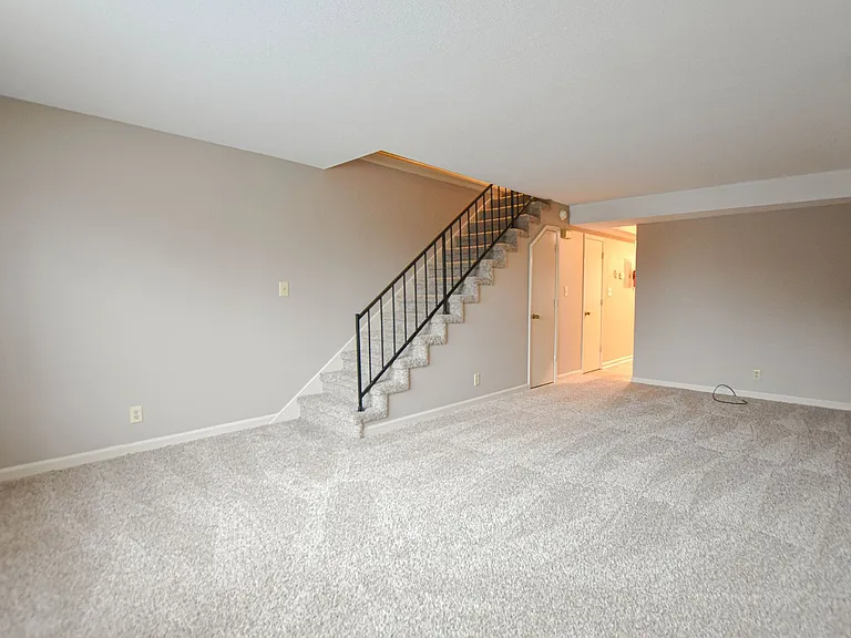 1533 E Knollwood Cir — Photo 4