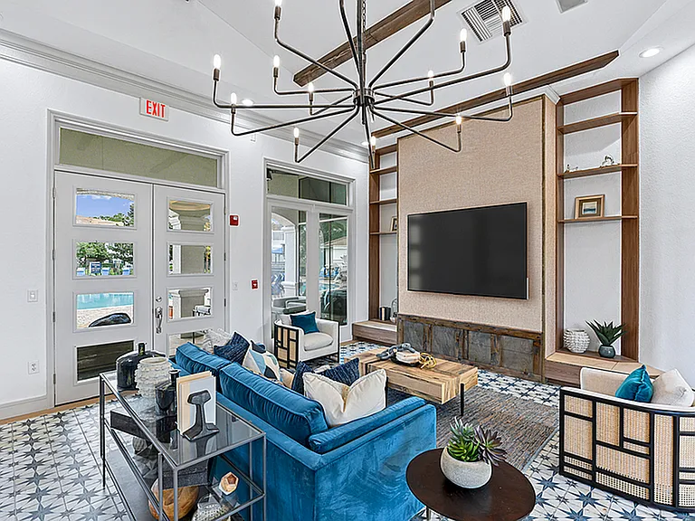 Halston World Gateway Apartment Homes — Photo 11