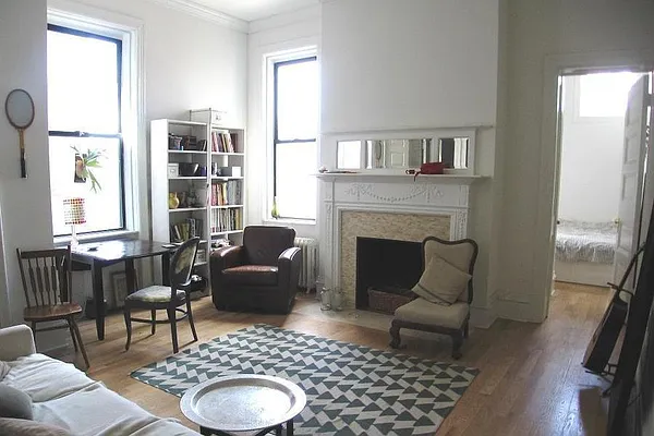 Rented by AAU Real Estate Advisors | media 7