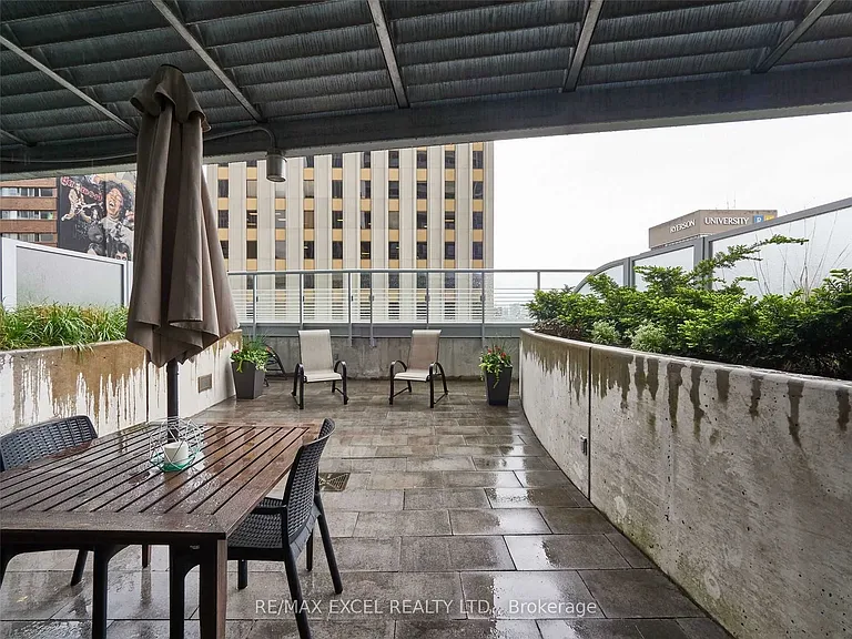 386 Yonge St #503 — Photo 26