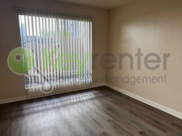 2515 H St #5 — Photo 6