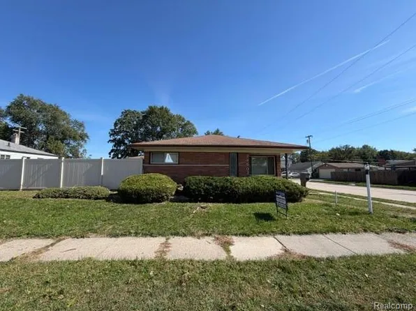 24502 Tuscany Ave, Eastpointe, MI 48021