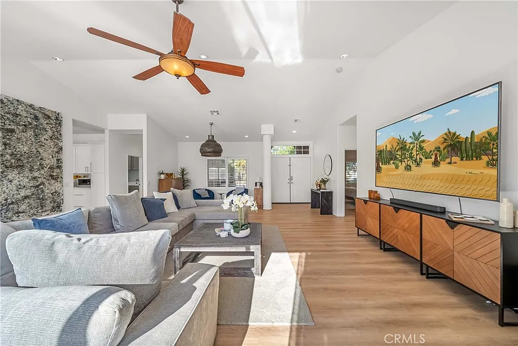 3 bed, 2025 sqft, $4,225 — Photo 4