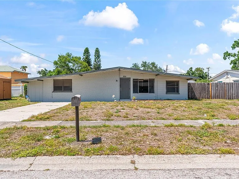 3711 W Leila Ave — Photo 2