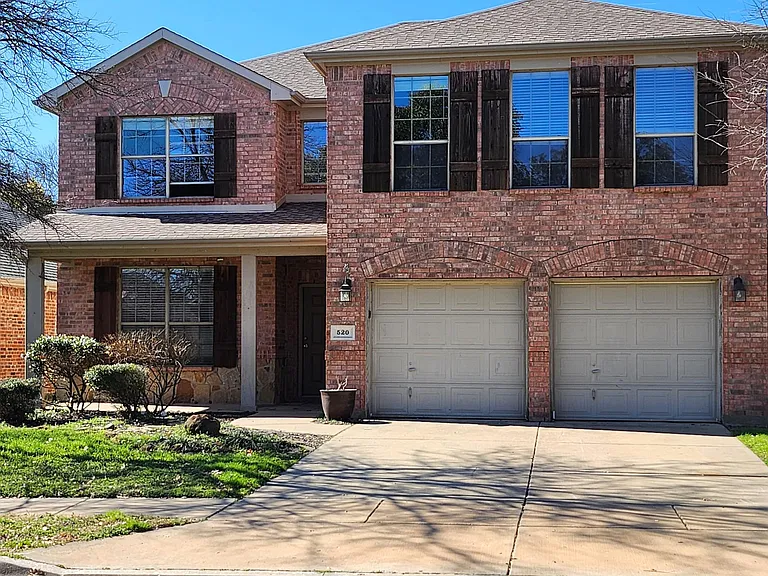 520 Lake Point Dr — Photo 1
