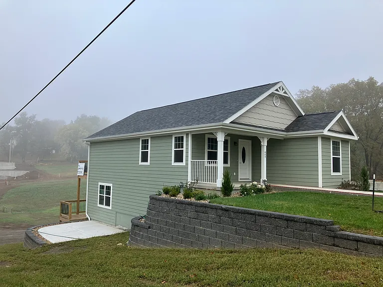 605 Washington St — Photo 2