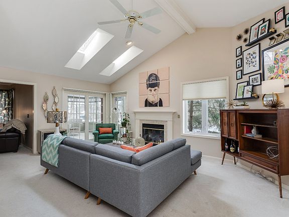 4th image of 2121 Shetland Dr NE #1