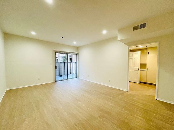 4th image of 3518 Dunn Dr APT 109
