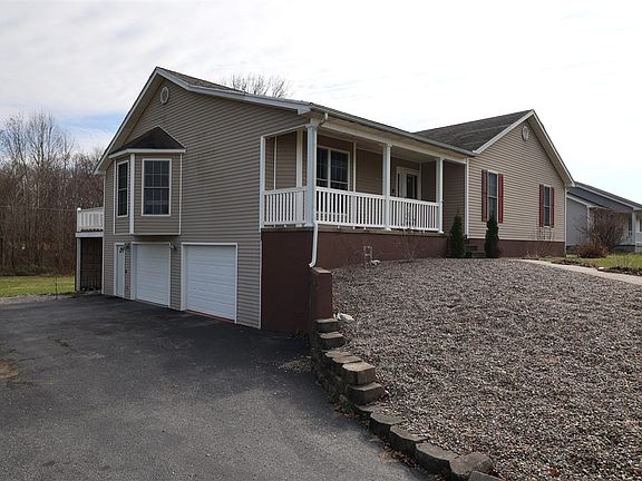 3rd image of 208 Golden Pond Cir