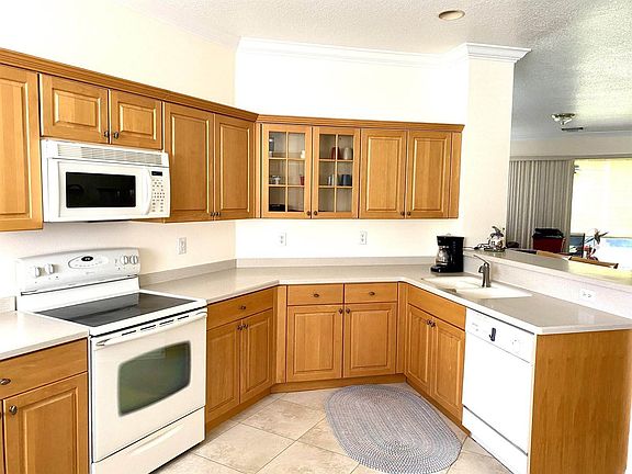 3rd image of 614 SW Indian Key Dr