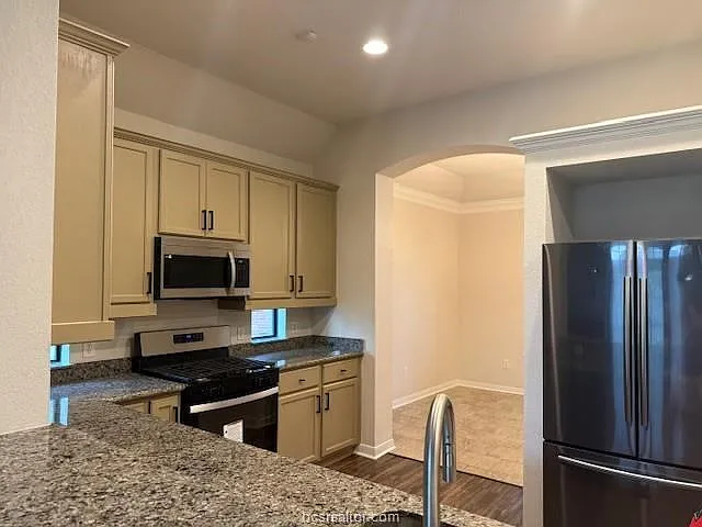 3 bed, 1654 sqft, $2,100 — Photo 4