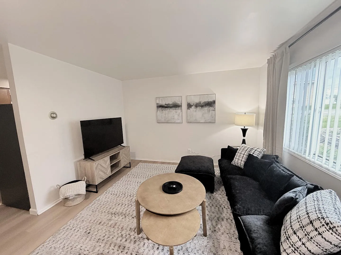 4401 N Grand River Ave - 8 — Photo 1