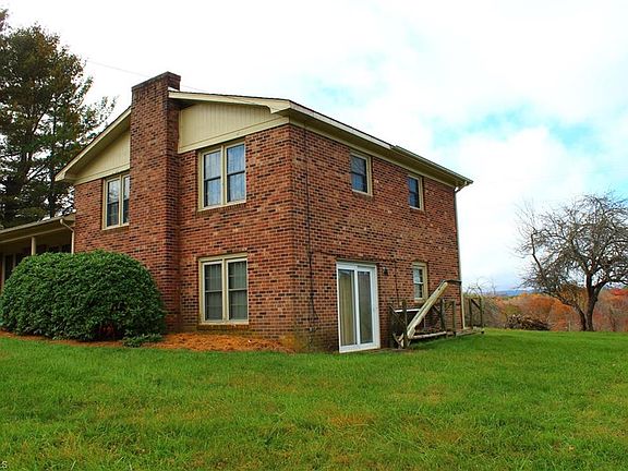 3rd image of 184 Deer Haven Rd