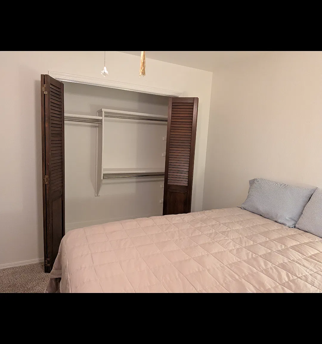 4 bed, 2.5 bath, 3037 sqft, $900 — Photo 2