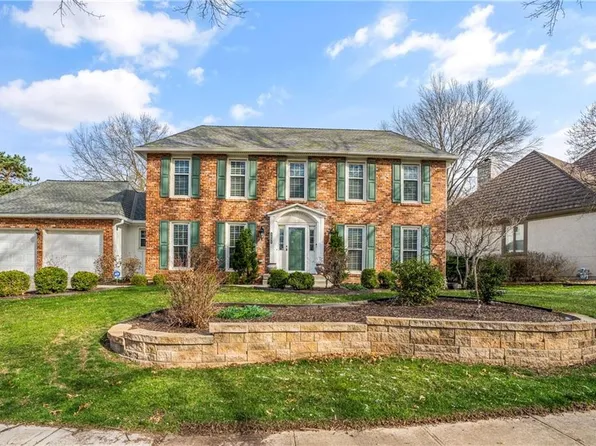 8698 W 101st St, Overland Park, KS 66212