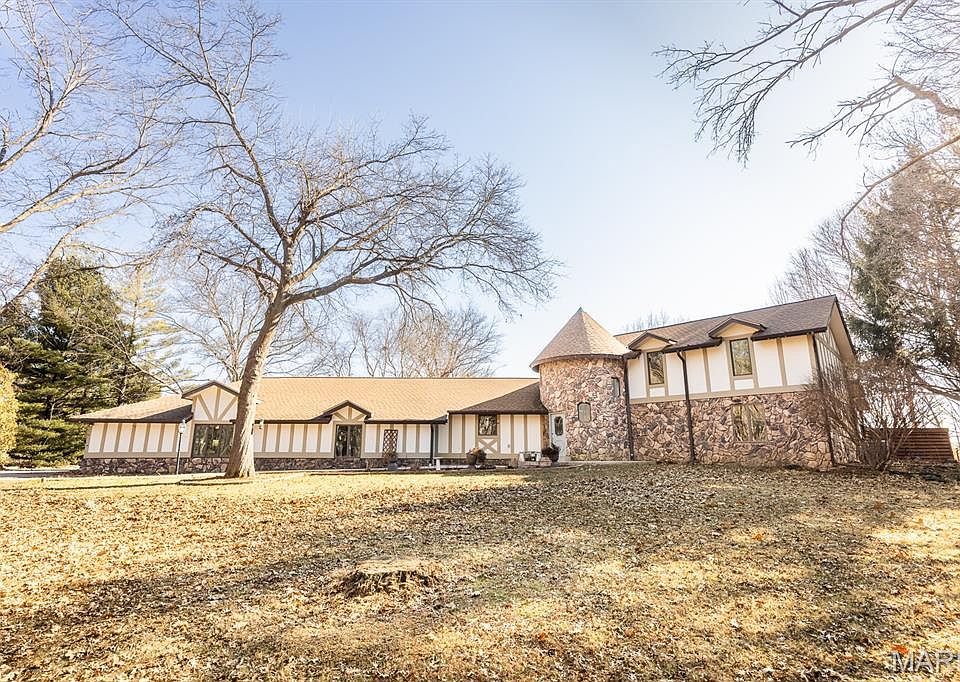 1st image of 10 Phillips Ln