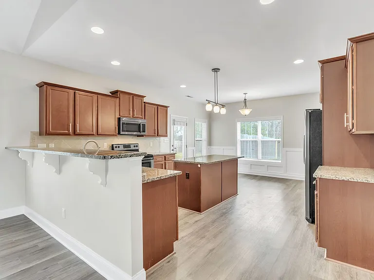 127 Ganton Dr — Photo 10
