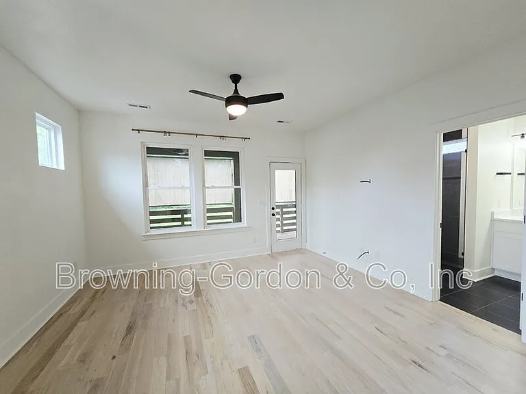 3209 Curtis St — Photo 10