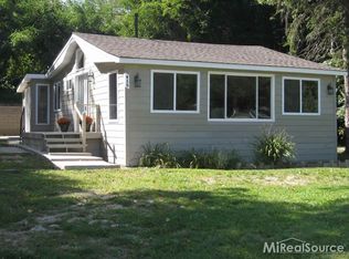 415 N Conklin Rd, Lake Orion, MI 48362