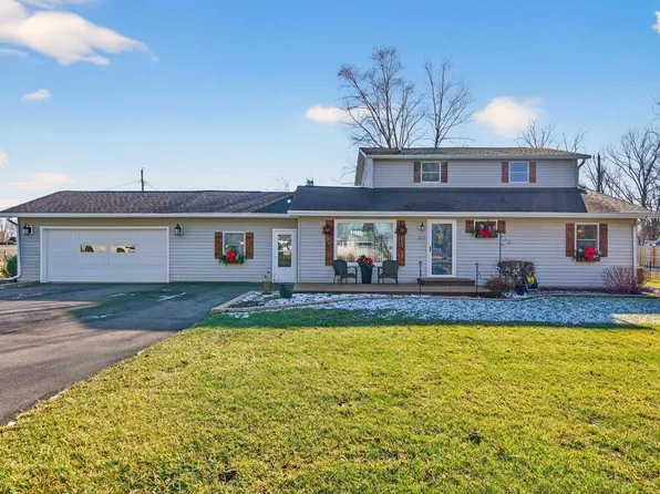 212 E Davis St, Sweetser, IN 46987