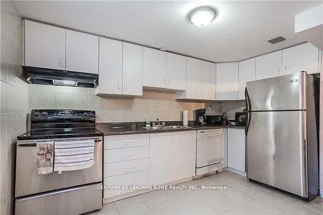 298 Hoover Dr — Photo 2