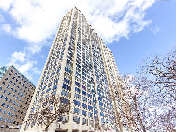 5th image of 2800 N Lake Shore Dr APT 1905