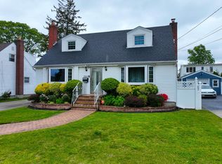265 Meyer Ave, Valley Stream, NY 11580