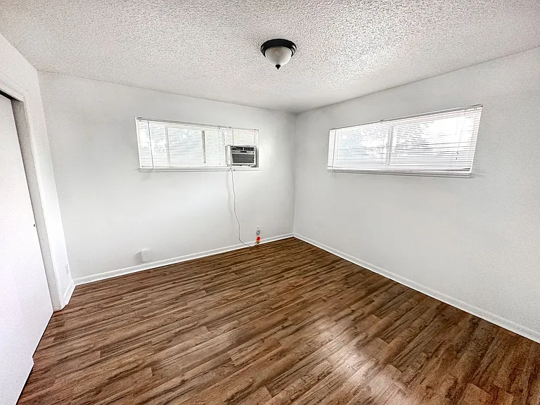 517 N 900 W — Photo 15