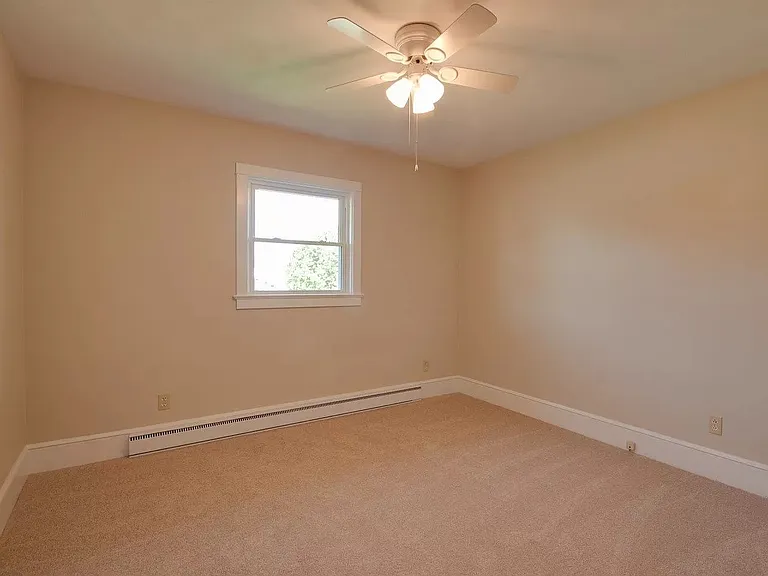 402 Lee Ave — Photo 17
