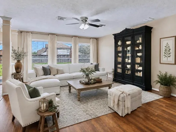 11403 Sandstone Canyon Dr, Humble, TX 77396