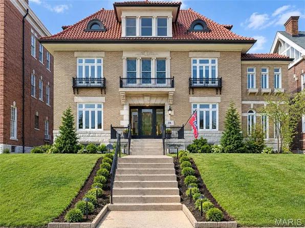 35 Kingsbury Pl, Saint Louis, MO 63112