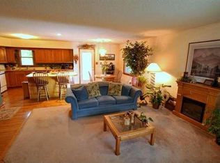 2835 SE Lakeridge Ct, Topeka, KS 66605