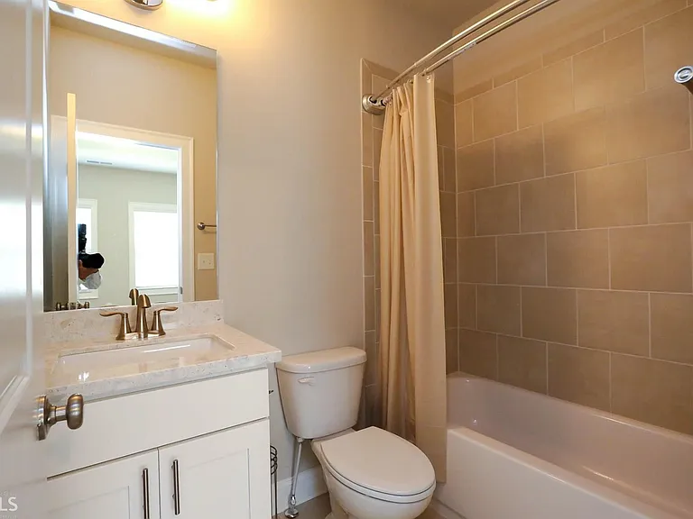 208 Bedford Aly — Photo 25