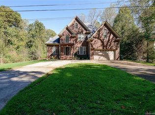 543 Bubbling Well Rd, Matthews, NC 28105
