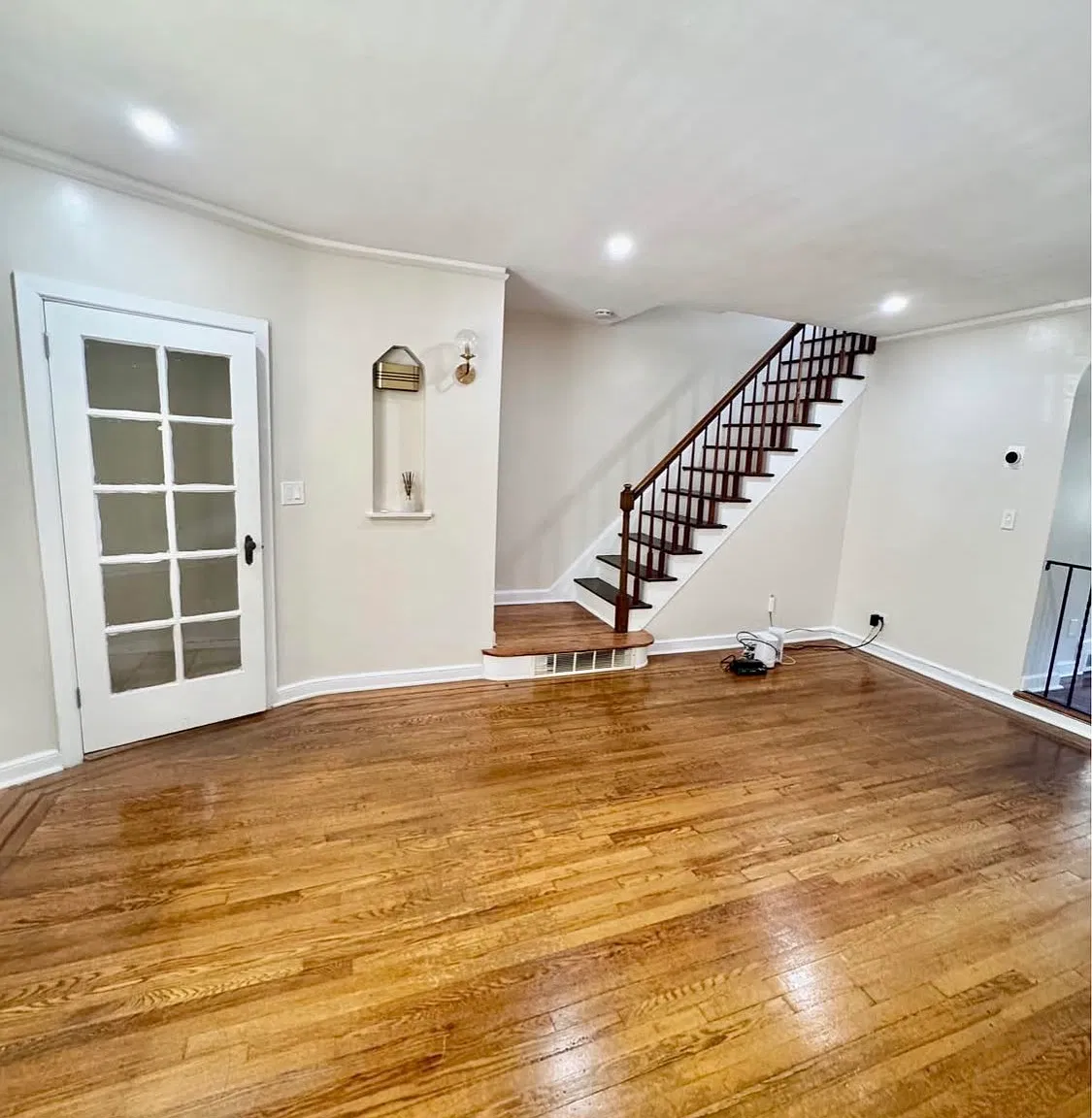 3 bed, 1300 sqft, $3,600 — Photo 2
