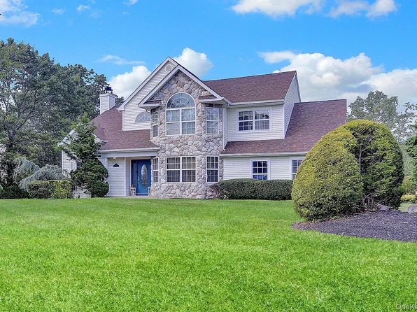 4 Patty Ann Court, Port Jefferson Station, NY 11776