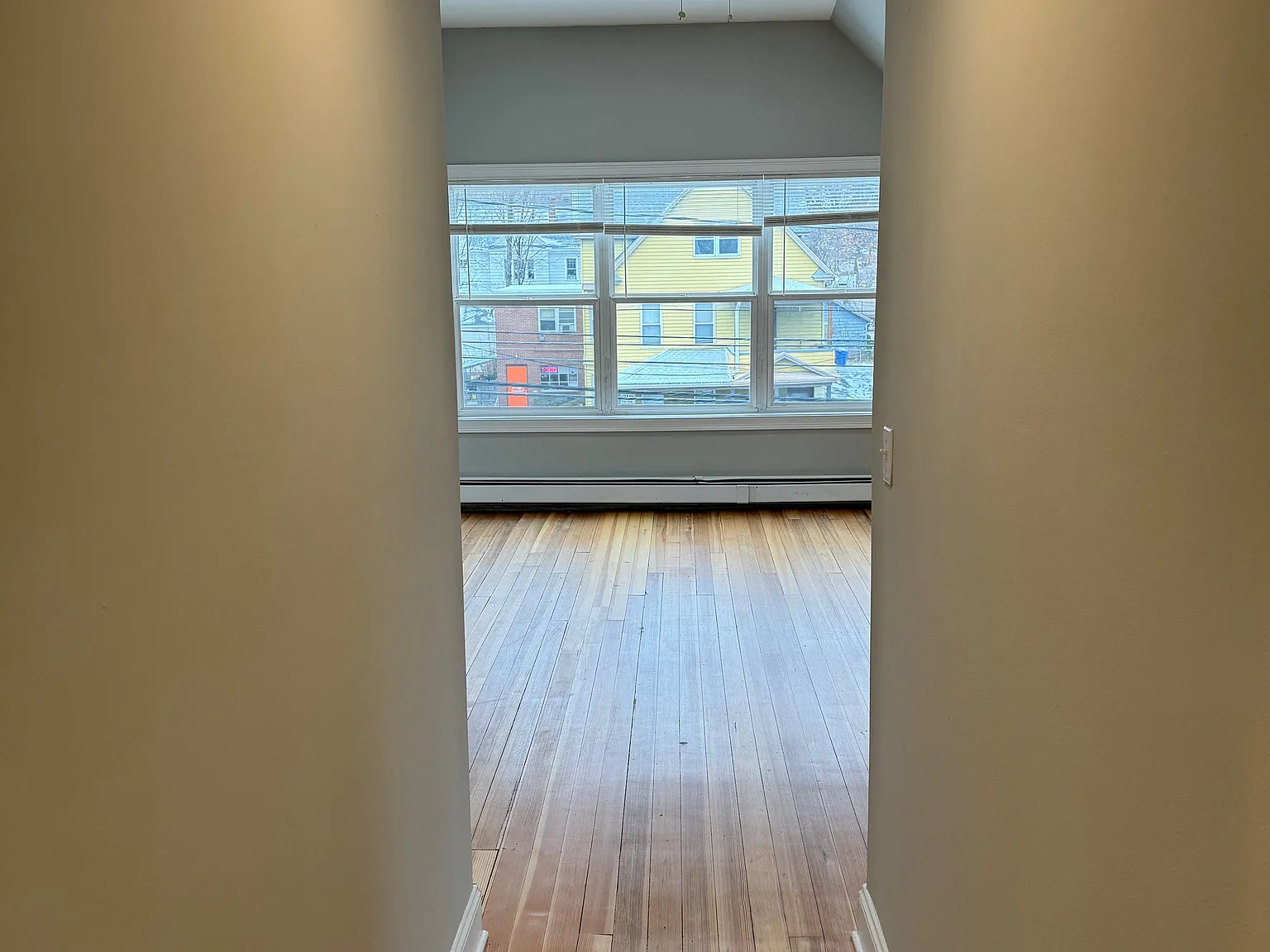 2 bed, 1300 sqft, $2,100 — Photo 2