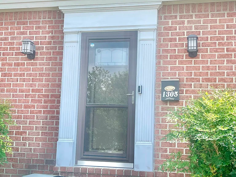 1305 Pleasant Valley Dr — Photo 3