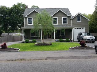98 Haynes Ave, West Islip, NY 11795