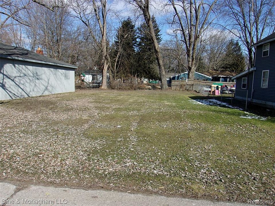 2nd image of 372 Center St