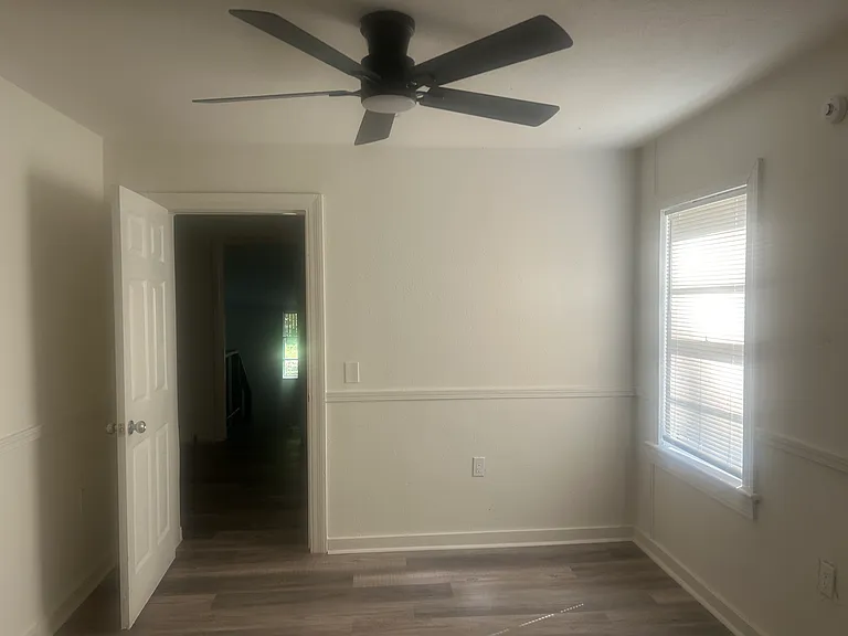 274 Redwood Ave — Photo 2