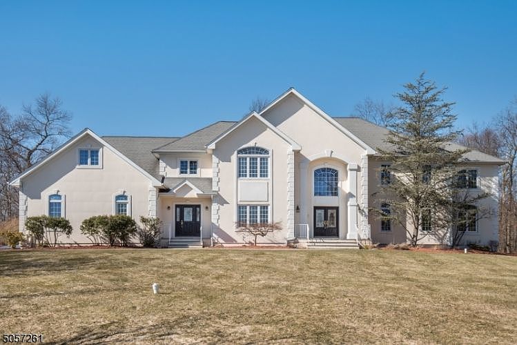 1st image of 14 Forest Hill Dr